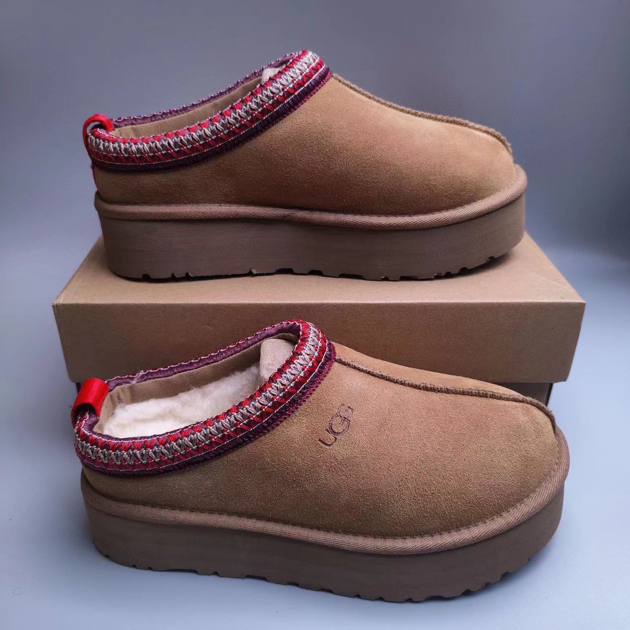 UGG Taz Chesnut