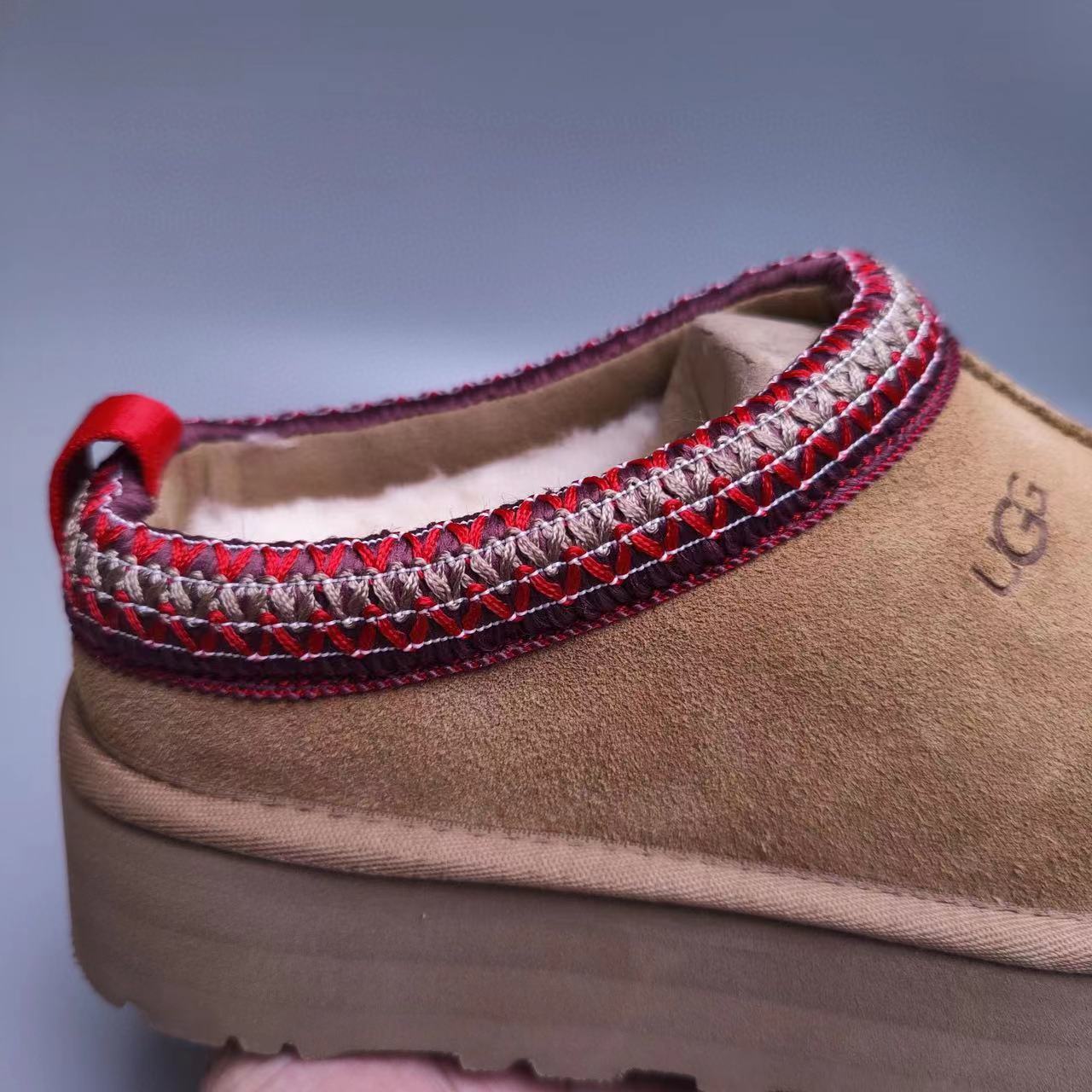 UGG Taz Chesnut