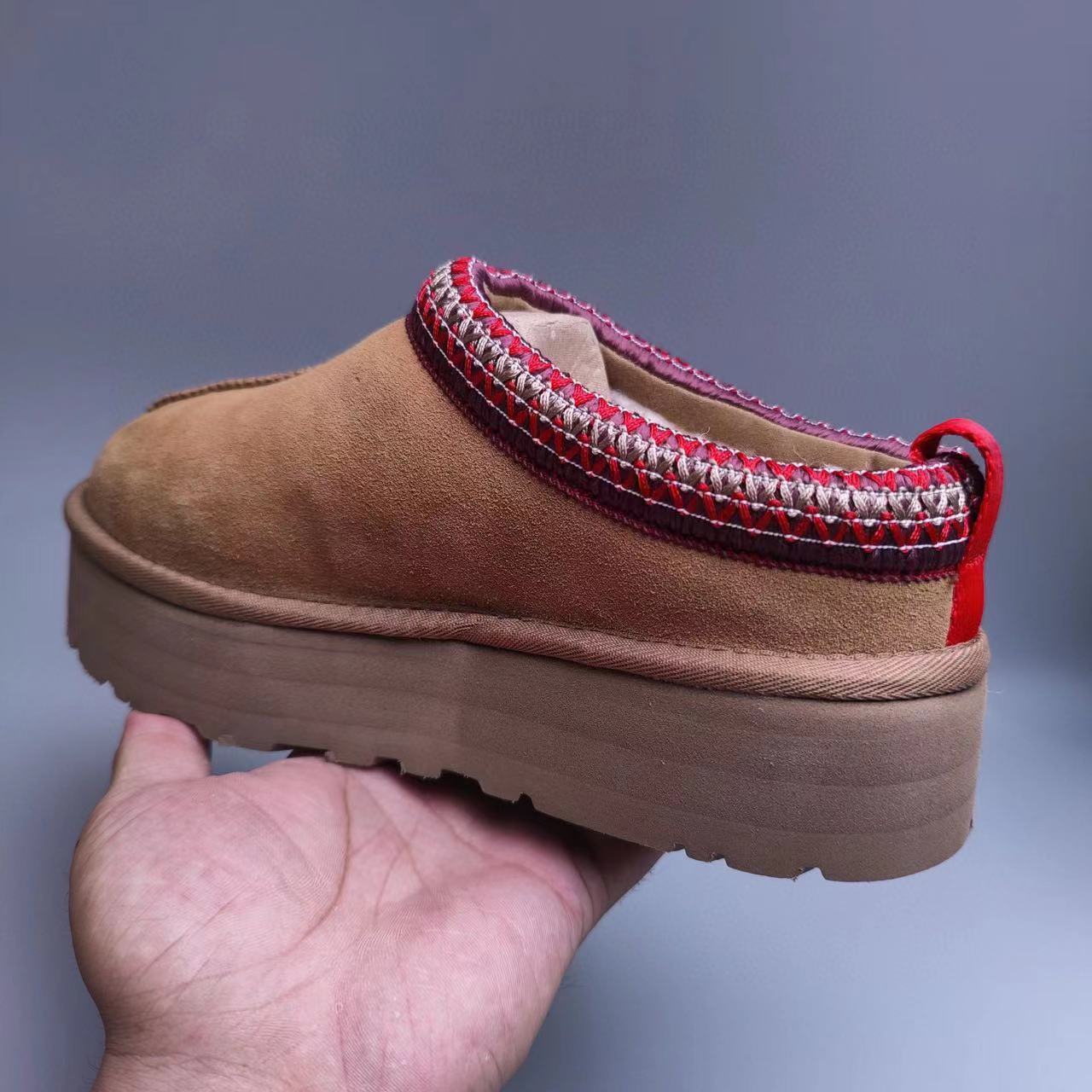 UGG Taz Chesnut